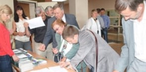 Participants registering for an EUTR event in Lithuania.